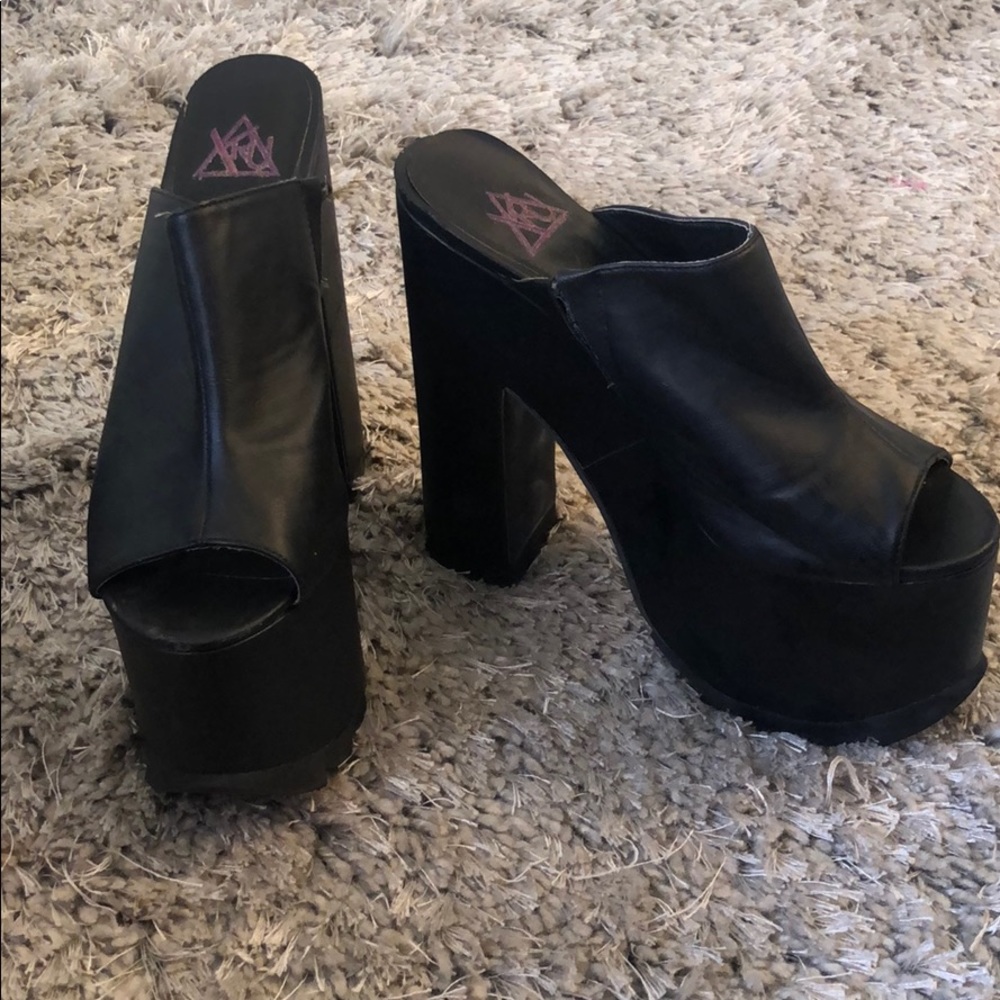 YRU platform sandals